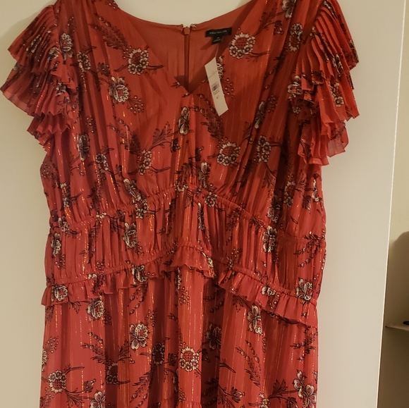 Ann Taylor | Dresses | Shimmer Floral 